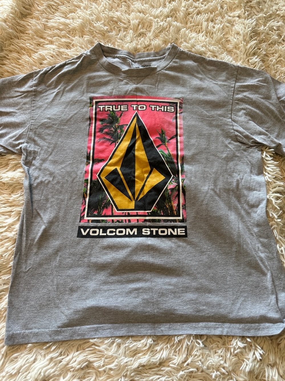 Volcom Boys Tee, size XL.